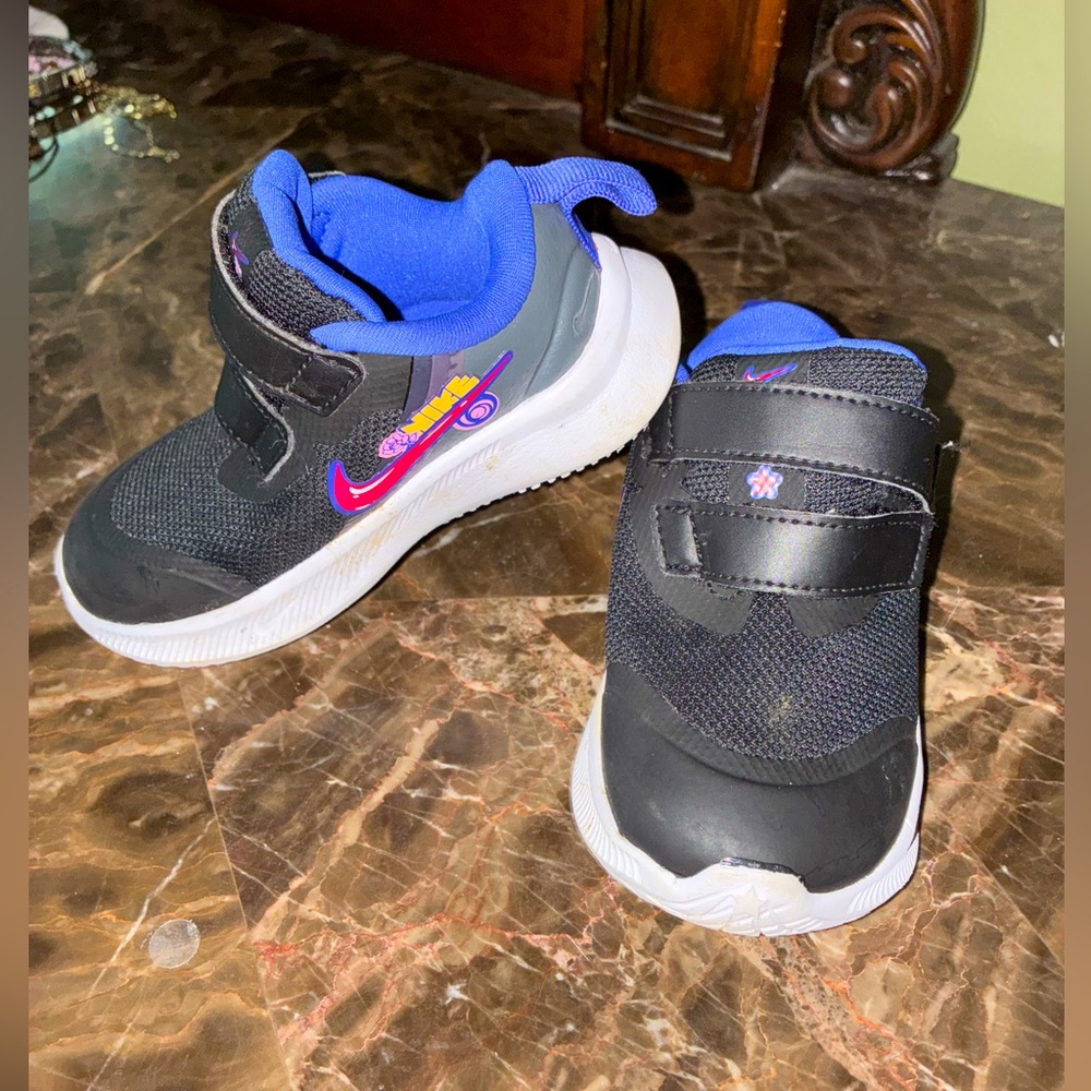 Nike Kids Black and periwinkle Sneakers